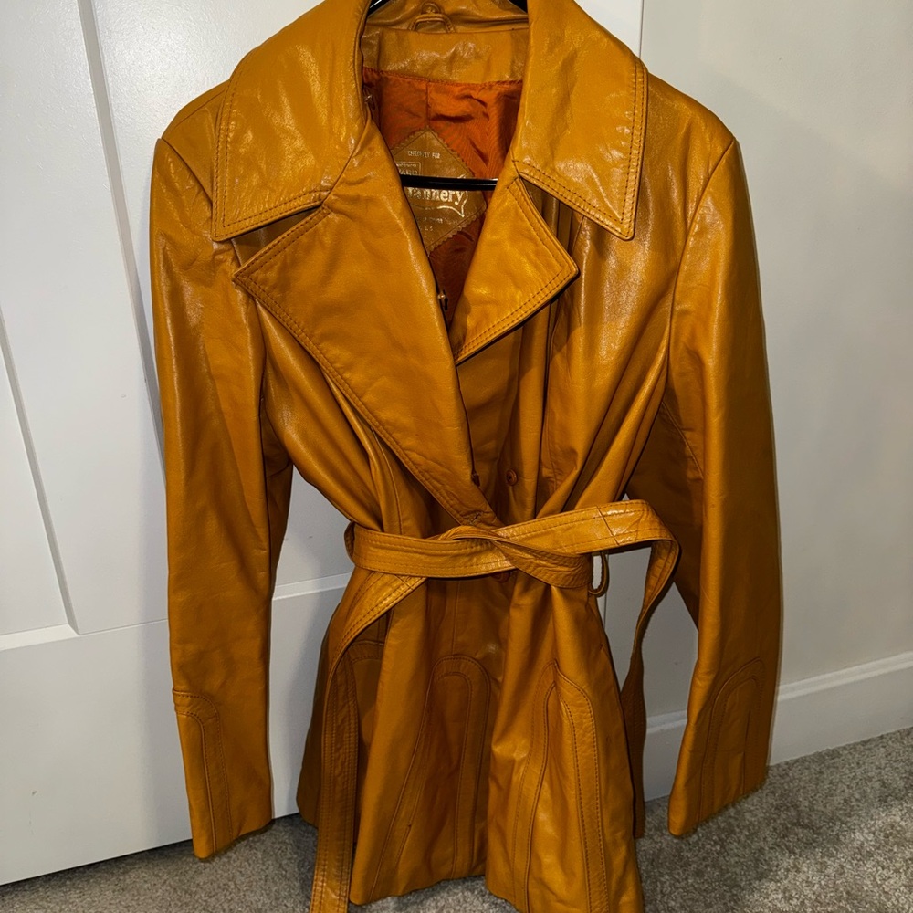 yellow leather trench coat - Picture 3 of 11